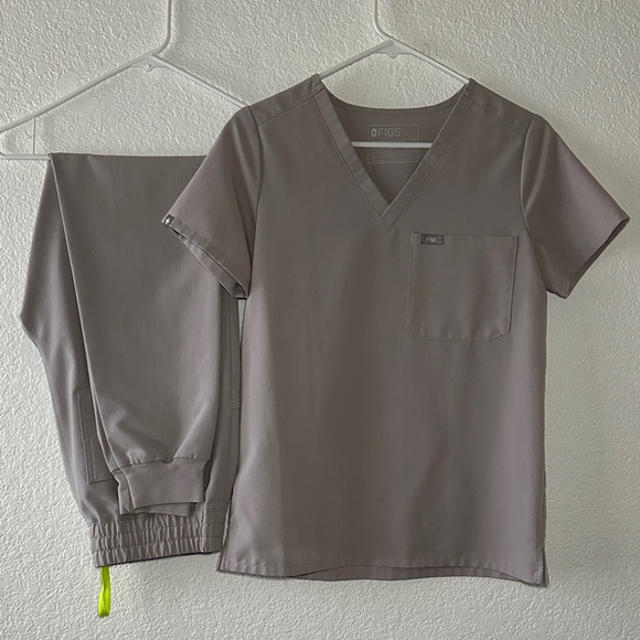 Figs Scrub Set, slate high waisted jogger and top - Picture 2 of 8